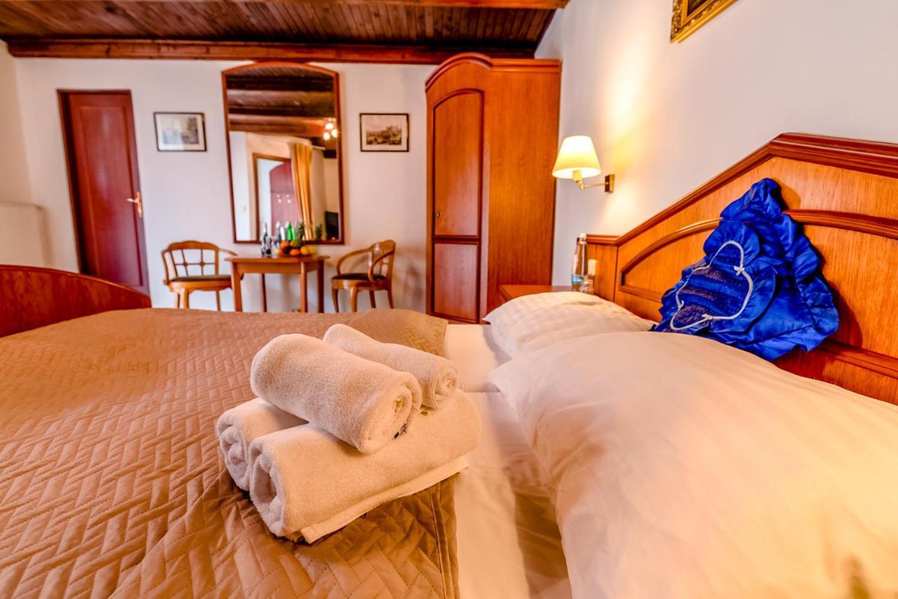 Schlosshotel Отель 3*