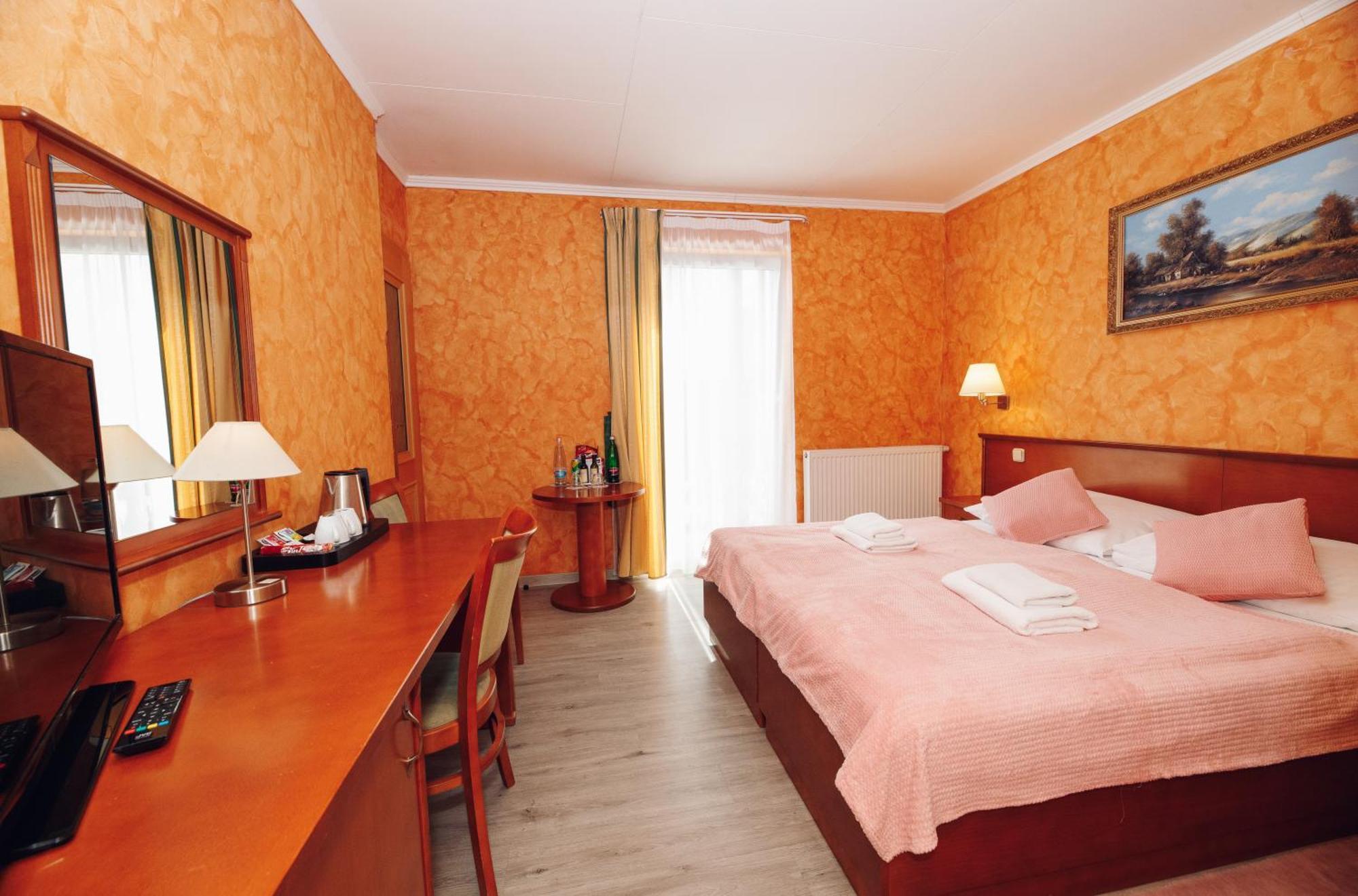 Schlosshotel Отель 3*